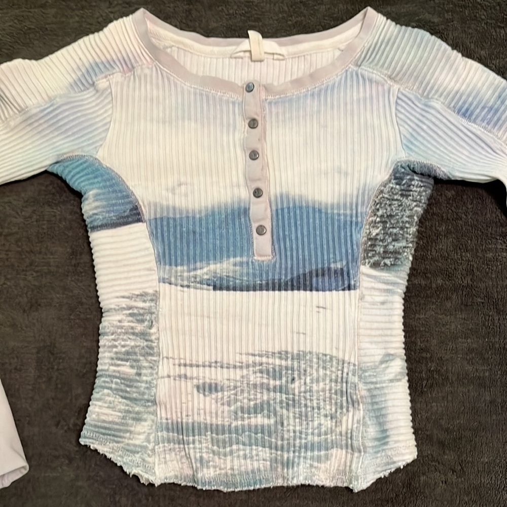 Long sleeve ribbed shirt